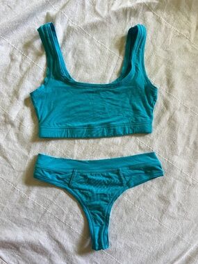 Huha XS Sporty Bralette set in Electric Blue